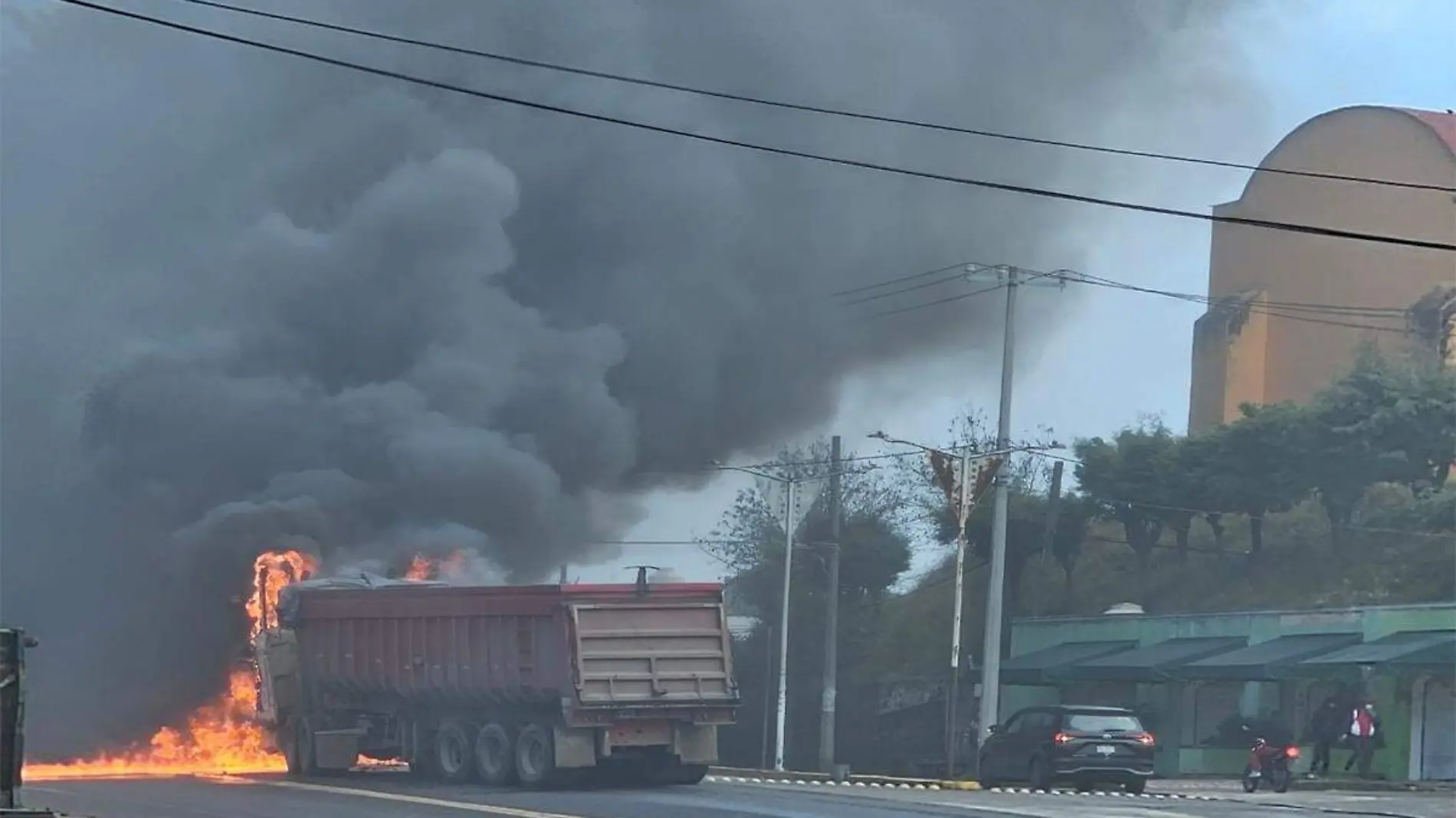 Tráiler incendiado